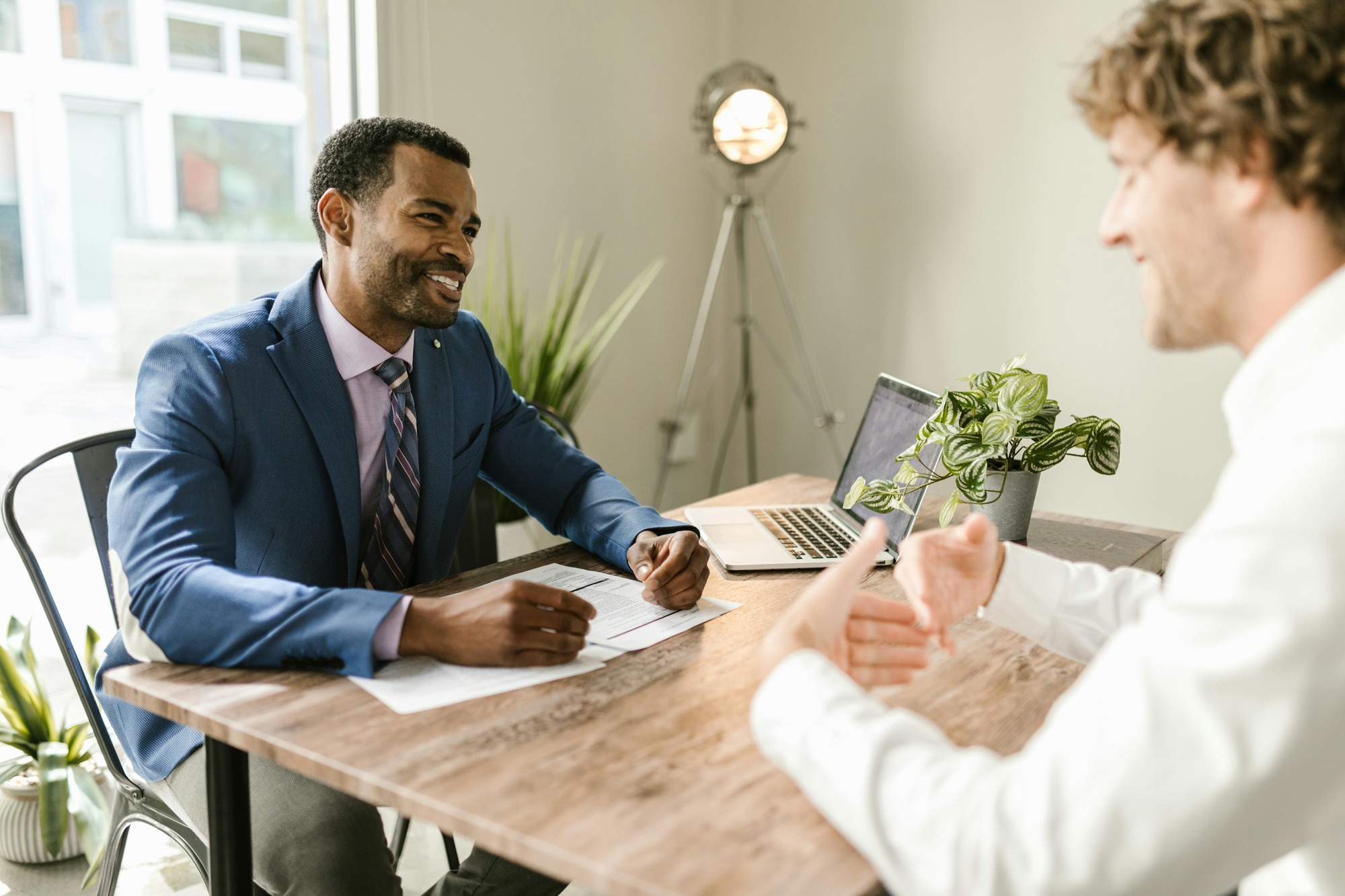 Ringless Voicemail vs. Cold Calling: Which Drives Better Results in 2025?